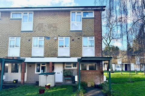 3 bedroom maisonette for sale, Maple Court, Englefield Green, Egham, Surrey, TW20