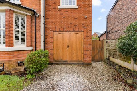 4 bedroom semi-detached house for sale, Doveston Road, Sale