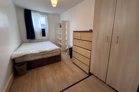 1 bedroom flat to rent, Stoke Newington High Street, London N16