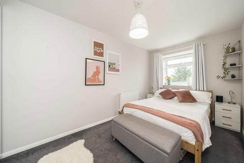 1 bedroom flat for sale, Courtfield Gardens, London W13