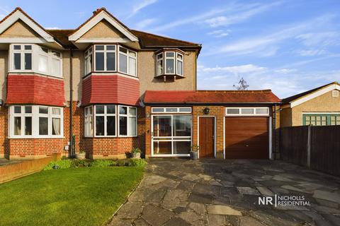 2 Amberley Gardens, Epsom, KT19 0NH