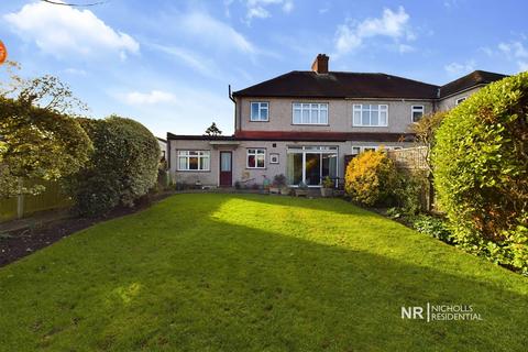 2 Amberley Gardens, Epsom, KT19 0NH