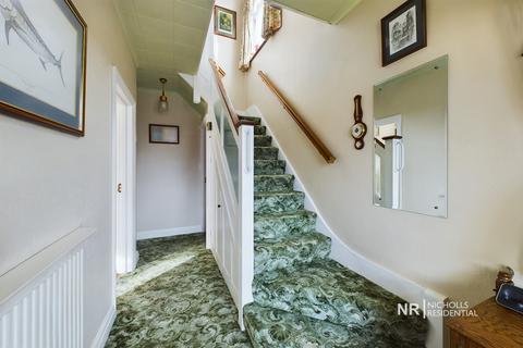 2 Amberley Gardens, Epsom, KT19 0NH