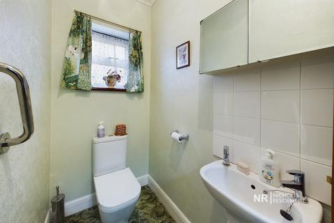 2 Amberley Gardens, Epsom, KT19 0NH
