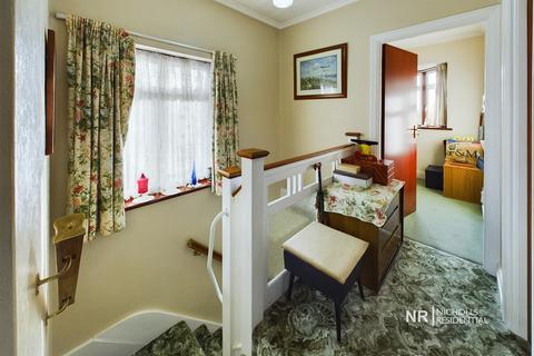 2 Amberley Gardens, Epsom, KT19 0NH