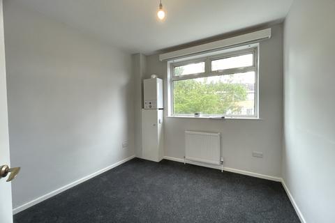 2 bedroom flat to rent, Firbeck Drive, Manchester, M4