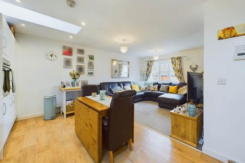 2 bedroom coach house for sale, Newton Avenue, Aylesbury HP18