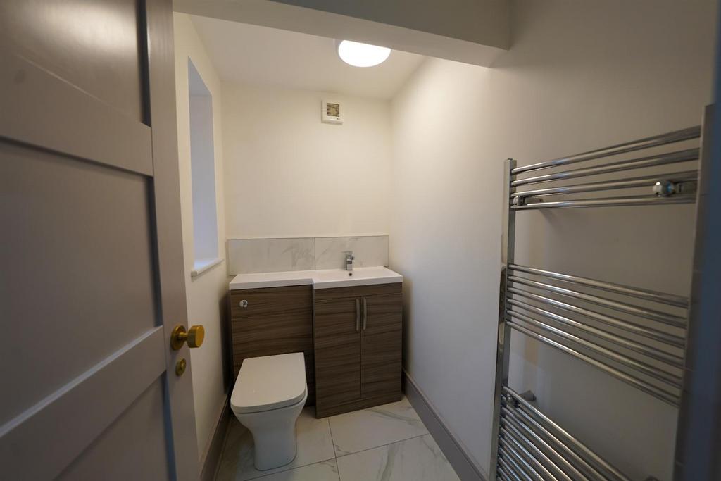 Guest cloaks wc