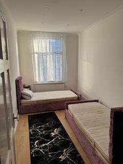 2 bedroom flat to rent, Stoke Newington Road, London N16