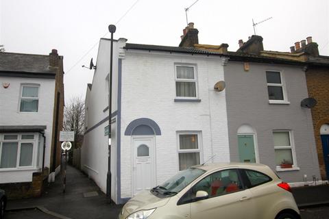 3 bedroom end of terrace house to rent, Church Path, Mitcham