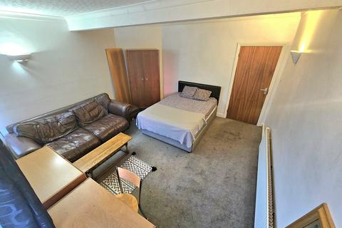 1 bedroom in a flat share to rent, Islington Row Middleway, Birmingham B15