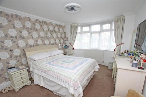 30 Cheddington Road, Bournemouth, BH9 3NB