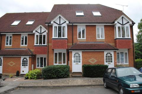 1 bedroom maisonette to rent, Alexandra Gardens, Woking GU21