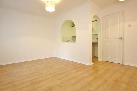 1 bedroom maisonette to rent, Alexandra Gardens, Woking GU21