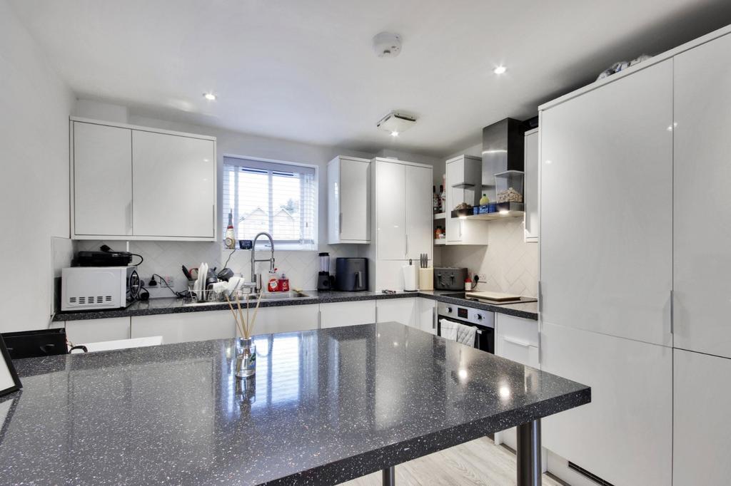 6 - Kitchen