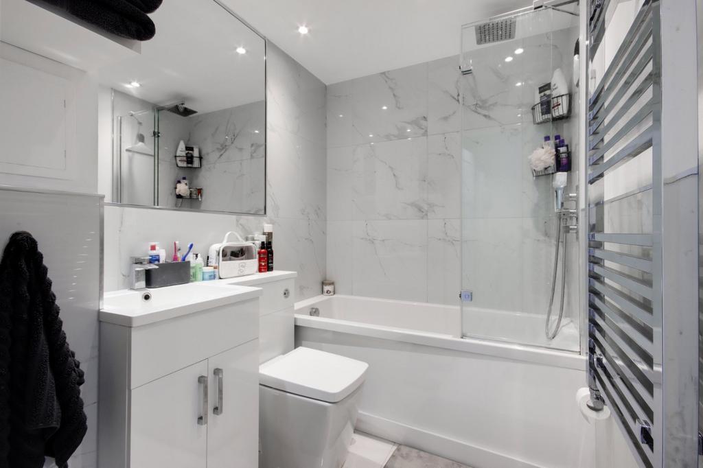 9 - Bathroom