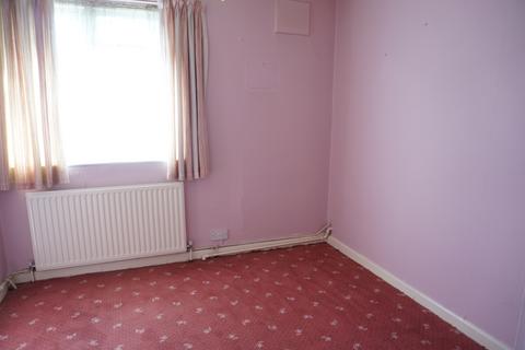 3 bedroom terraced house to rent, St Chad road, Tilbury, RM18