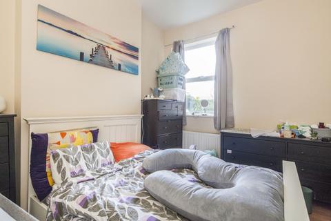 2 bedroom flat to rent, Friern Road East Dulwich SE22