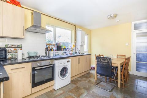 2 bedroom flat to rent, Friern Road East Dulwich SE22