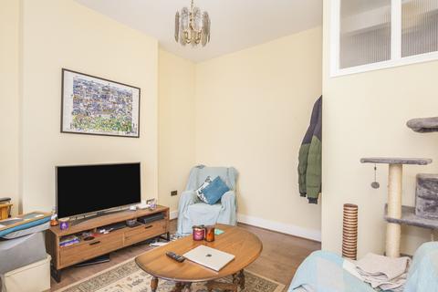 2 bedroom flat to rent, Friern Road East Dulwich SE22