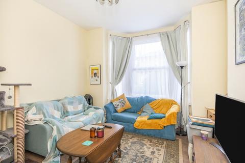 2 bedroom flat to rent, Friern Road East Dulwich SE22