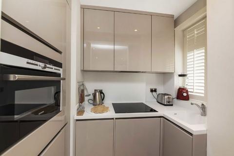 Studio to rent, Marsham Street, London SW1P