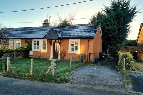 2 bedroom semi-detached bungalow for sale, Doveys Terrace, Kington Langley