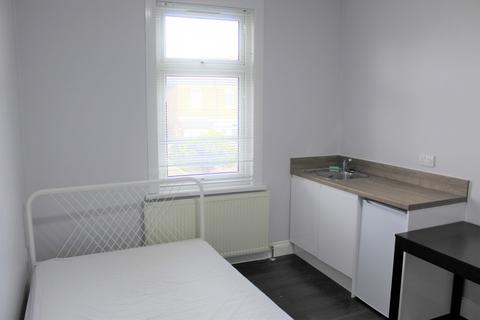 Studio to rent, Room 4 Blythswood Road Ilford IG3 8SG