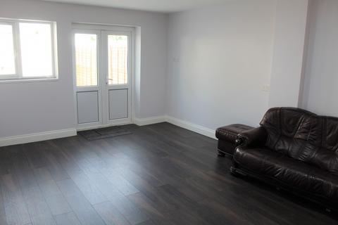 Studio to rent, Room 4 Blythswood Road Ilford IG3 8SG