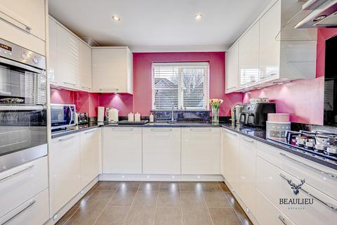 4 bedroom link detached house for sale, Chelmsford CM1