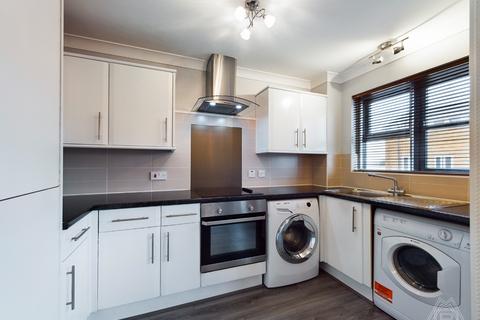 2 bedroom flat for sale, North Road, South Ockendon, Essex, RM15