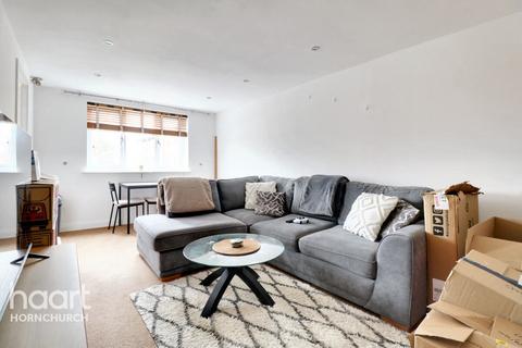 1 bedroom flat for sale, Hutchins Close, Hornchurch