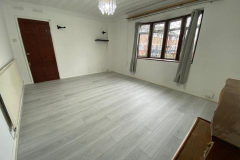 3 bedroom terraced house to rent, Roosevelt Way, Dagenham