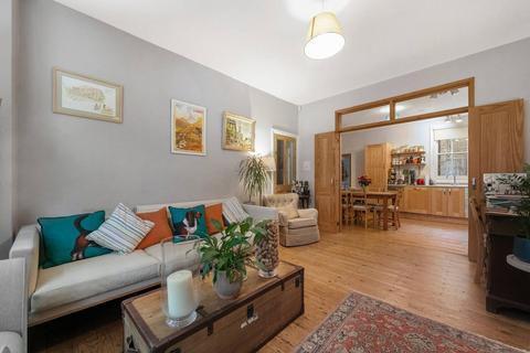 2 bedroom flat to rent, Cato Road, Clapham, London, SW4