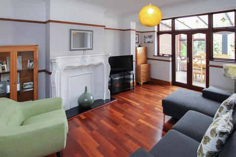 7 Park Drive, Romford, RM1 4LJ