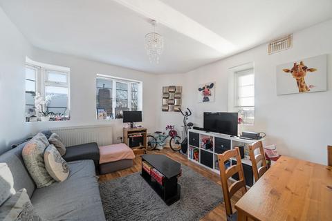 2 bedroom flat for sale, Warwick Gardens, Thornton Heath