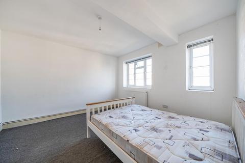 21 Warwick Gardens, Thornton Heath, CR7 7NA