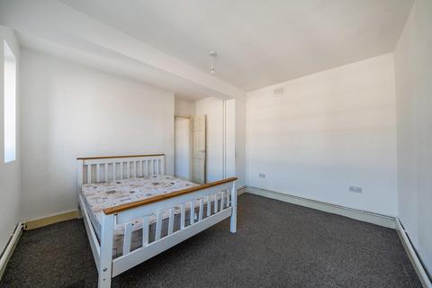 21 Warwick Gardens, Thornton Heath, CR7 7NA