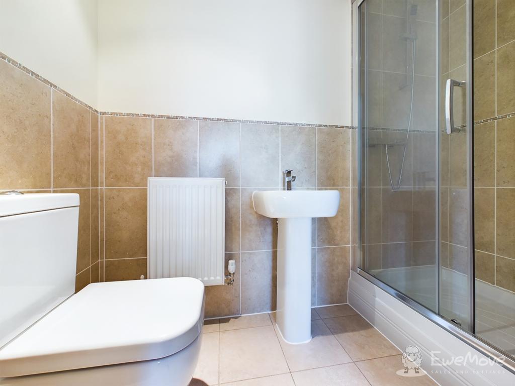 Ensuite to Bedroom 1