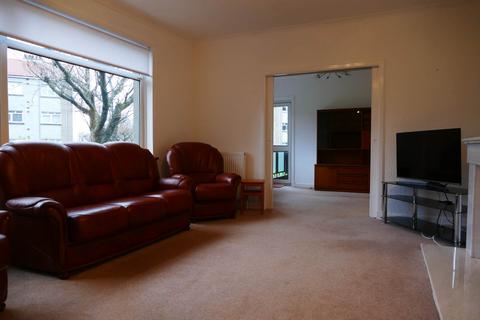 2 bedroom flat to rent, Kennedy Court, Giffnock