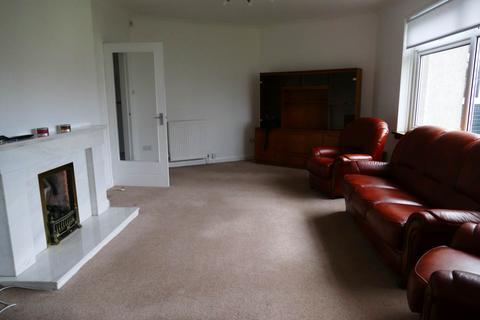 2 bedroom flat to rent, Kennedy Court, Giffnock