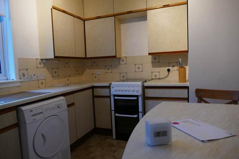 2 bedroom flat to rent, Kennedy Court, Giffnock