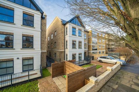 3 bedroom flat for sale, Somerset Road, London W13