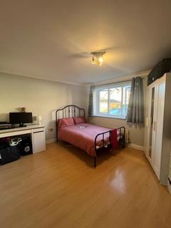 2 bedroom flat to rent, Whitworth Crescent, Enfield, EN3