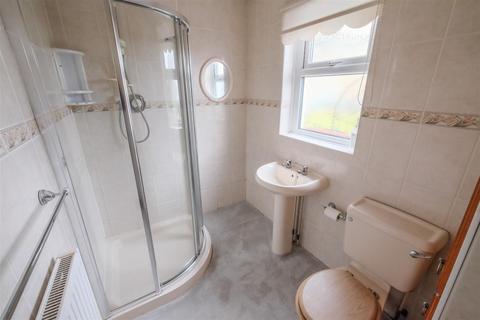 1 bedroom semi-detached bungalow for sale, Briarlyn Road, Huddersfield, HD3