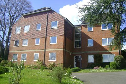 2 bedroom flat to rent, East Street, Farnham GU9