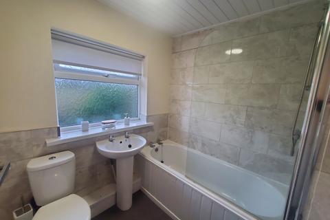 2 bedroom semi-detached house to rent, Douglas Gardens, Gateshead NE11