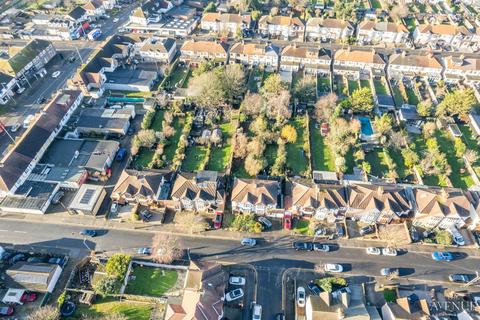 3 bedroom semi-detached house for sale, Hyland Way, Hornchurch, RM11 1DN