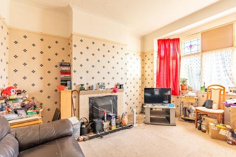 3 bedroom semi-detached house for sale, Hyland Way, Hornchurch, RM11 1DN