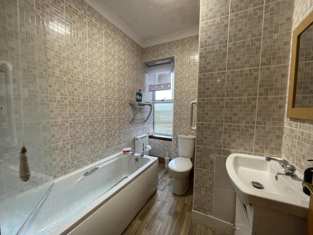 Bathroom.JPG